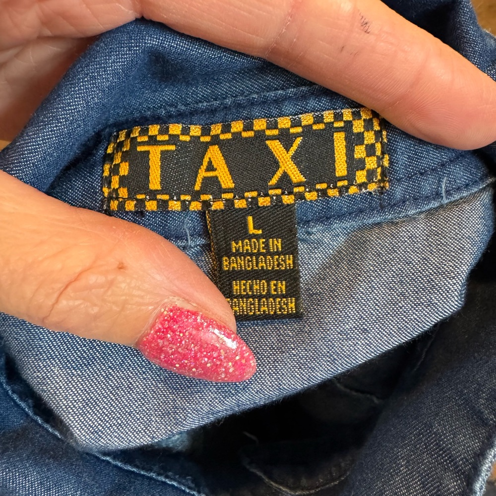 Women's Distressed Denim Jean Jacket - Picture 4 of 7
